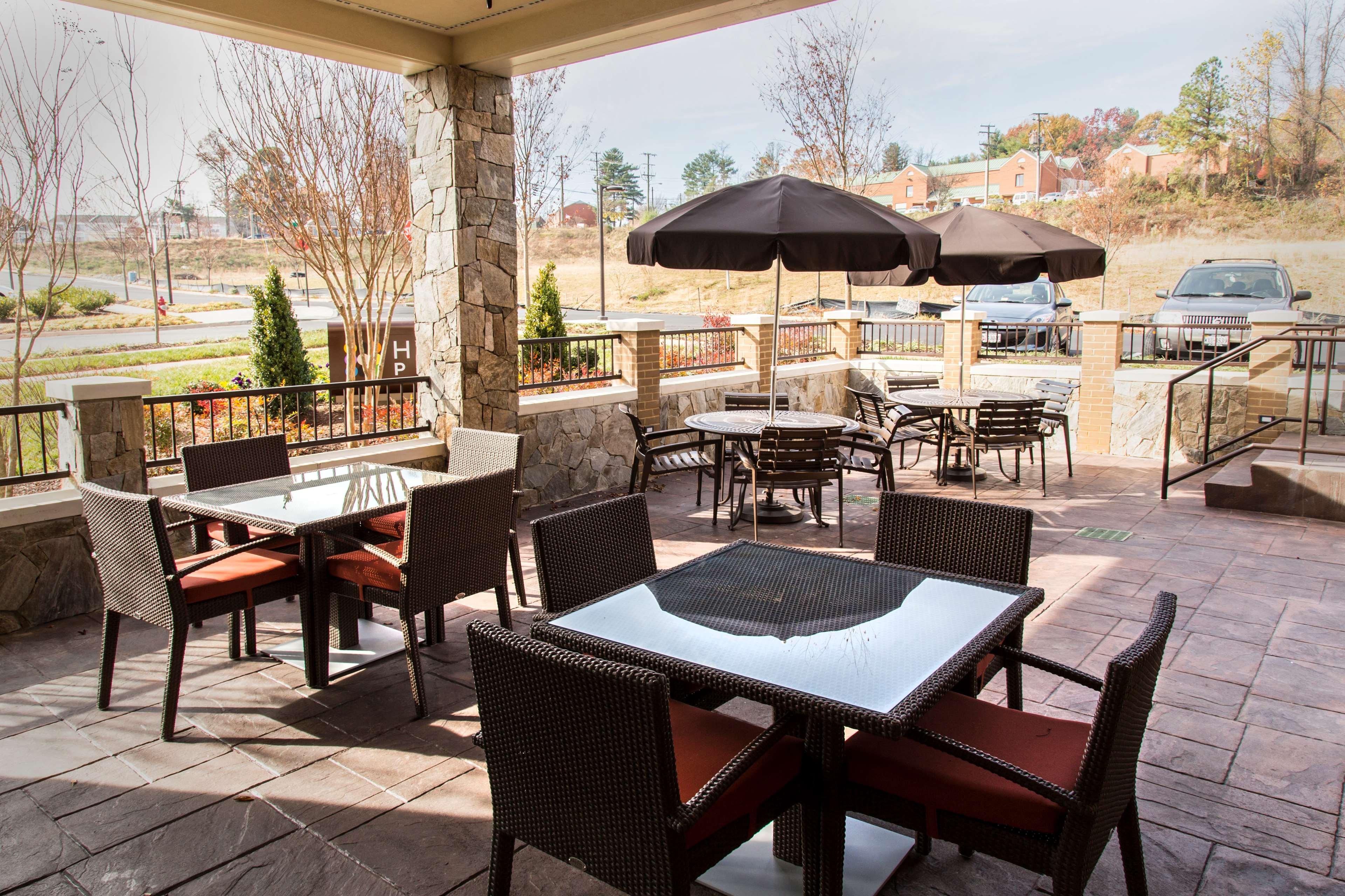 Hyatt Place Charlottesville Bagian luar foto